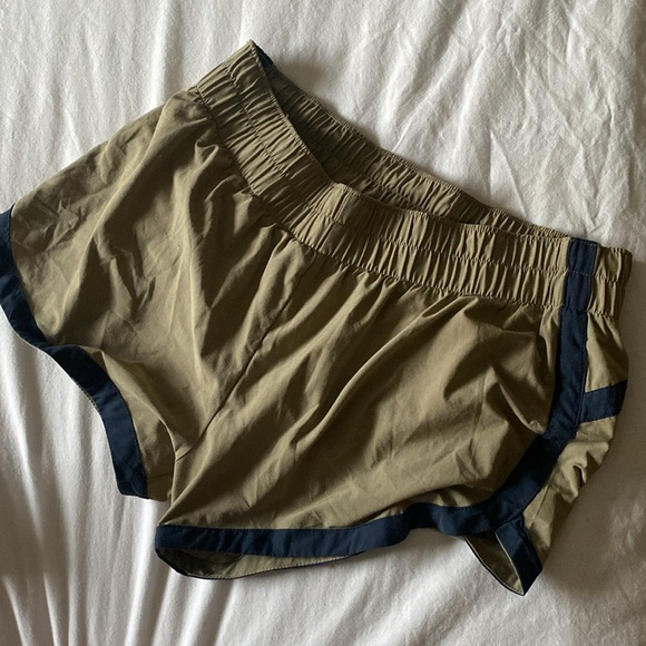 GAP Fit Running Shorts - Picture 1 of 8